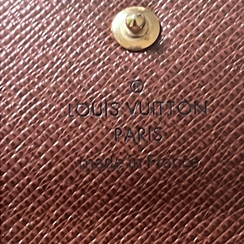 Louis Vuitton 4 Key Holder - Picture 6 of 10
